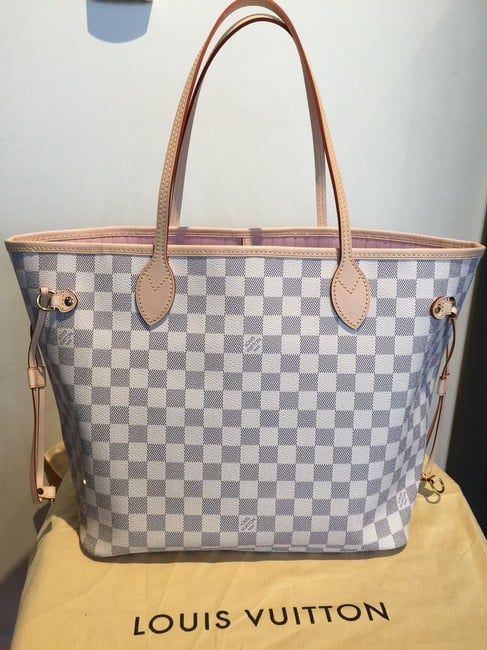 Louis vuitton white purse with pink inside hotsell